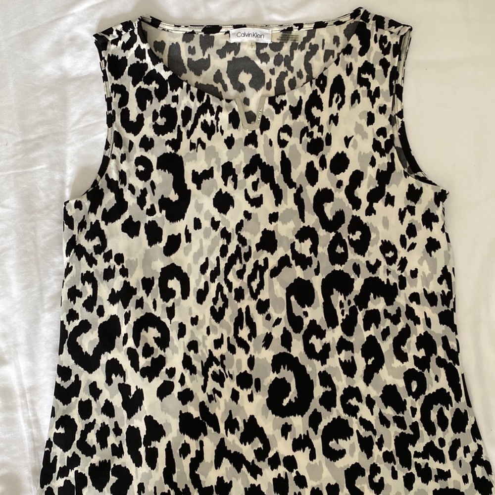 Sleeveless blouse.